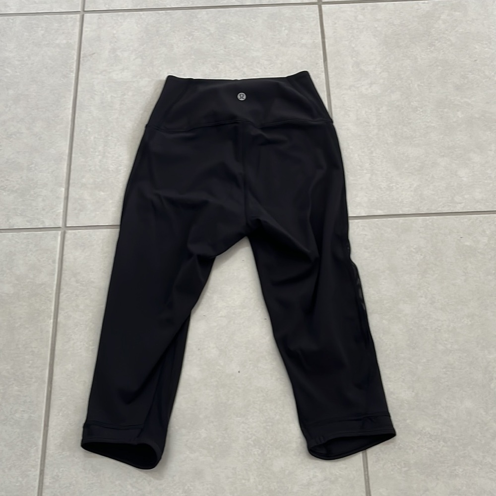 Lululemon women’s crop leggings - Picture 3 of 10